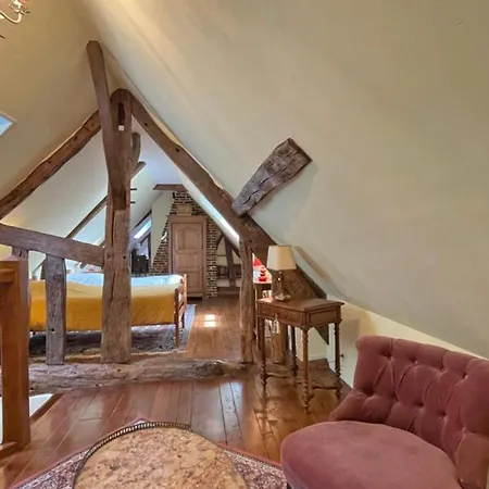 élégant Manoir Avec Jardin Et Cheminée, à - Fr-1-497-180